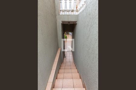 Casa à venda com 186m², 2 quartos e 2 vagas Casa à venda com 186m², 2 quartos e 2 vagasEscada Quintal Fundos