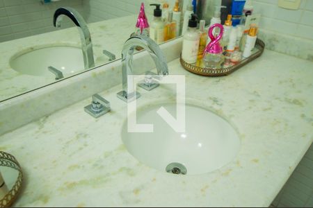 Apartamento para alugar com 92m², 2 quartos e 3 vagas Apartamento para alugar com 92m², 2 quartos e 3 vagasBanheiro da Suíte 1