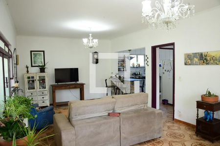 Sala de casa de condomínio para alugar com 4 quartos, 150m² em Jardim Colibri, Embu das Artes