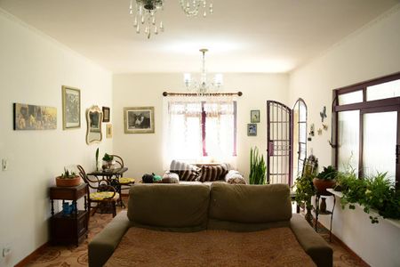 Sala de casa de condomínio para alugar com 4 quartos, 150m² em Jardim Colibri, Embu das Artes