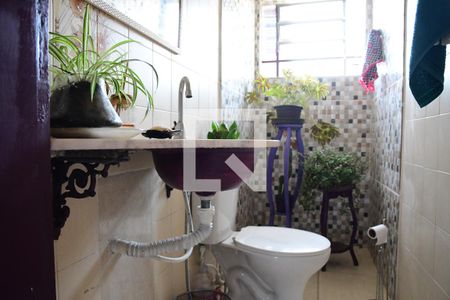 Lavabo de casa de condomínio para alugar com 4 quartos, 150m² em Jardim Colibri, Embu das Artes