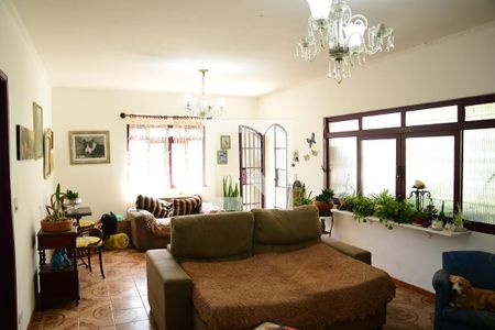 Sala de casa de condomínio para alugar com 4 quartos, 150m² em Jardim Colibri, Embu das Artes