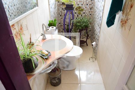 Lavabo de casa de condomínio para alugar com 4 quartos, 150m² em Jardim Colibri, Embu das Artes