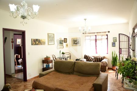 Sala de casa de condomínio para alugar com 4 quartos, 150m² em Jardim Colibri, Embu das Artes