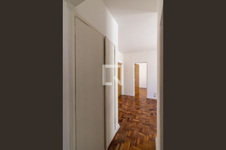 Corredor para cozinha de apartamento para alugar com 1 quarto, 48m² em Vila Nova Conceição, São Paulo