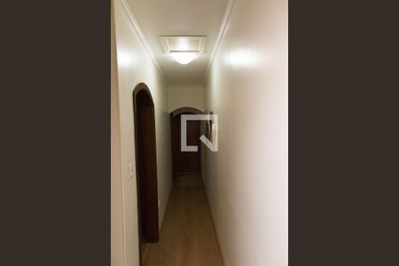 Casa à venda com 246m², 3 quartos e 2 vagasCorredor