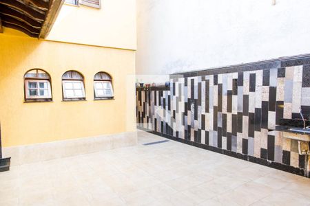 Casa à venda com 246m², 3 quartos e 2 vagasQuintal