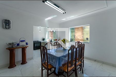 Casa à venda com 450m², 4 quartos e 4 vagas Casa à venda com 450m², 4 quartos e 4 vagasSala de Jantar