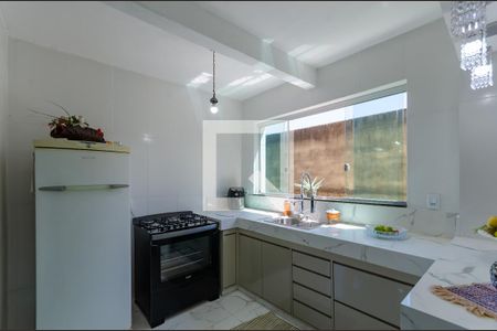 Casa à venda com 450m², 4 quartos e 4 vagas Casa à venda com 450m², 4 quartos e 4 vagasCozinha