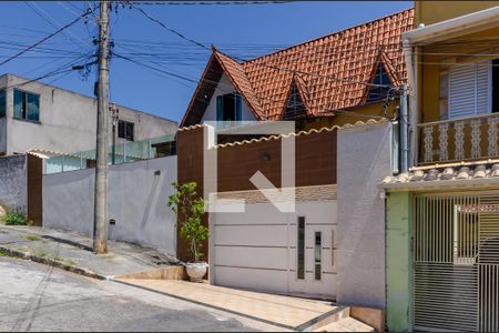 Casa à venda com 450m², 4 quartos e 4 vagas Casa à venda com 450m², 4 quartos e 4 vagasFachada