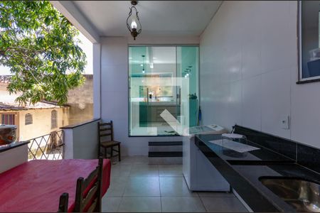 Casa à venda com 450m², 4 quartos e 4 vagas Casa à venda com 450m², 4 quartos e 4 vagasÁrea de Serviço