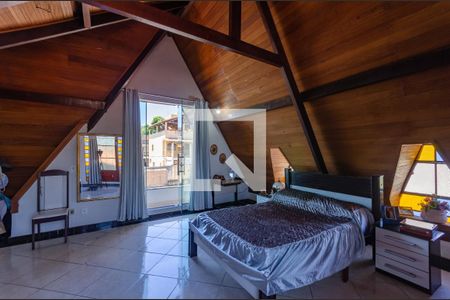 Casa à venda com 450m², 4 quartos e 4 vagas Casa à venda com 450m², 4 quartos e 4 vagasSuíte