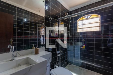 Casa à venda com 450m², 4 quartos e 4 vagas Casa à venda com 450m², 4 quartos e 4 vagasBanheiro Social