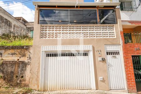 Casa à venda com 201m², 3 quartos e 2 vagasFachada