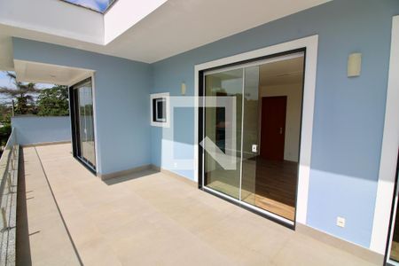 Casa de condomínio à venda com 375m², 4 quartos e 5 vagasVaranda da Suite 2