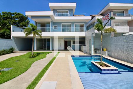 Casa de condomínio à venda com 375m², 4 quartos e 5 vagasPiscina
