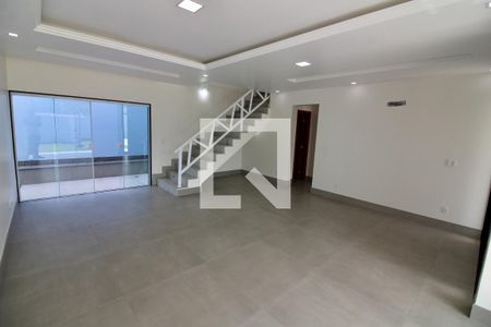 Sala de casa de condomínio à venda com 4 quartos, 375m² em Vargem Grande, Rio de Janeiro