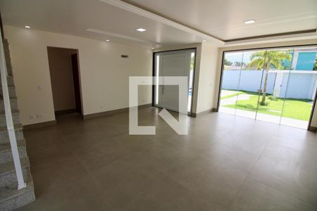 Sala de casa de condomínio à venda com 4 quartos, 375m² em Vargem Grande, Rio de Janeiro