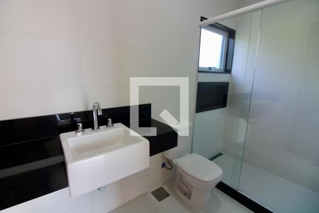 Casa de condomínio à venda com 375m², 4 quartos e 5 vagasBanheiro da Suíte 1