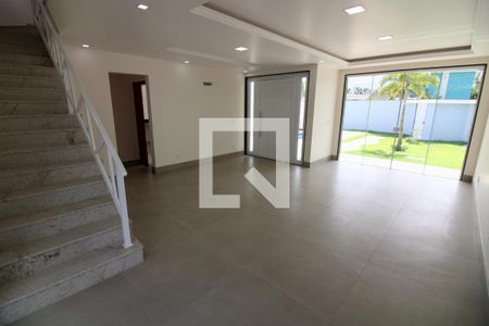 Sala de casa de condomínio à venda com 4 quartos, 375m² em Vargem Grande, Rio de Janeiro