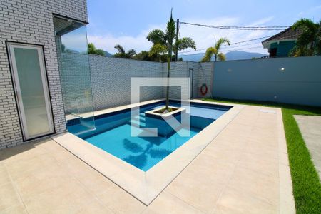 Casa de condomínio à venda com 375m², 4 quartos e 5 vagasPiscina