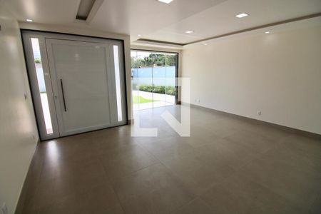 Sala de casa de condomínio à venda com 4 quartos, 375m² em Vargem Grande, Rio de Janeiro