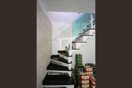 Casa para alugar com 130m², 3 quartos e 2 vagasEscada