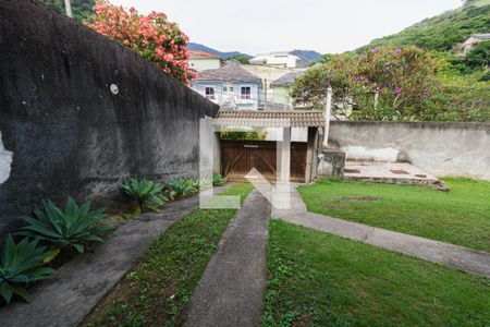 Casa de condomínio à venda com 260m², 3 quartos e 2 vagas Casa de condomínio à venda com 260m², 3 quartos e 2 vagasQuintal