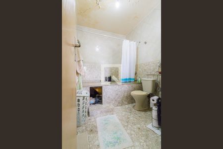 Casa de condomínio à venda com 260m², 3 quartos e 2 vagas Casa de condomínio à venda com 260m², 3 quartos e 2 vagasBanheiro da Suíte