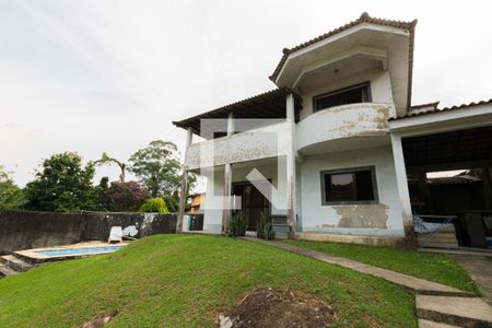 Casa de condomínio à venda com 260m², 3 quartos e 2 vagas Casa de condomínio à venda com 260m², 3 quartos e 2 vagasFachada