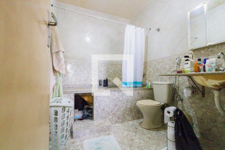 Casa de condomínio à venda com 260m², 3 quartos e 2 vagas Casa de condomínio à venda com 260m², 3 quartos e 2 vagasBanheiro da Suíte