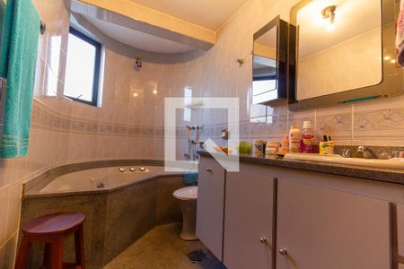 Apartamento à venda com 312m², 4 quartos e 3 vagasBanheiro da Suíte 1