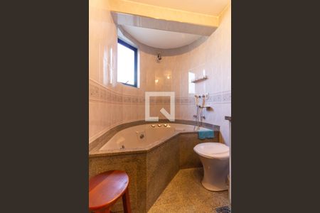 Apartamento à venda com 312m², 4 quartos e 3 vagasBanheiro da Suíte 1