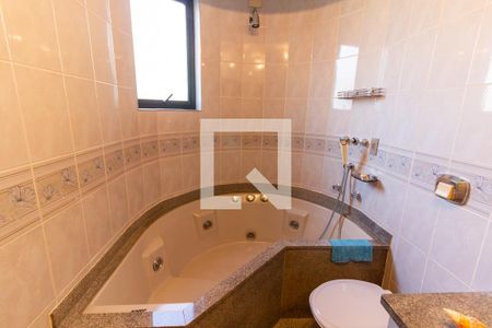 Apartamento à venda com 312m², 4 quartos e 3 vagasBanheiro da Suíte 1