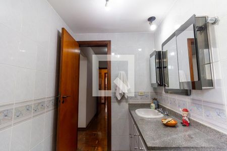Apartamento à venda com 312m², 4 quartos e 3 vagasBanheiro da Suíte 2