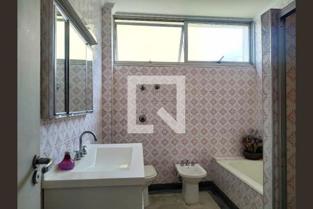 Apartamento para alugar com 380m², 4 quartos e 2 vagas Apartamento para alugar com 380m², 4 quartos e 2 vagasBanheiro