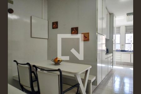 Apartamento para alugar com 380m², 4 quartos e 2 vagas Apartamento para alugar com 380m², 4 quartos e 2 vagasCozinha
