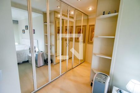 Apartamento à venda com 142m², 3 quartos e 2 vagasCloset da suíte 1
