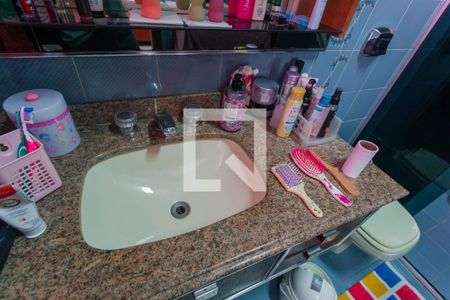 Casa à venda com 346m², 4 quartos e 4 vagas Casa à venda com 346m², 4 quartos e 4 vagasBanheiro da Suíte 2