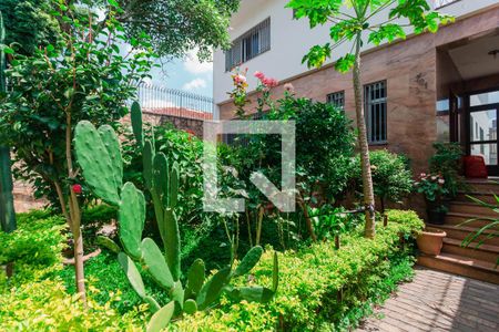 Casa à venda com 346m², 4 quartos e 4 vagas Casa à venda com 346m², 4 quartos e 4 vagasJardim