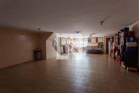 Casa à venda com 346m², 4 quartos e 4 vagas Casa à venda com 346m², 4 quartos e 4 vagasGaragem