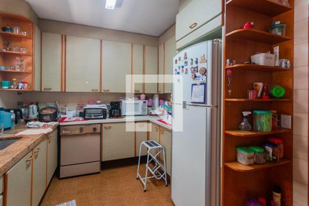 Casa à venda com 346m², 4 quartos e 4 vagas Casa à venda com 346m², 4 quartos e 4 vagasCozinha