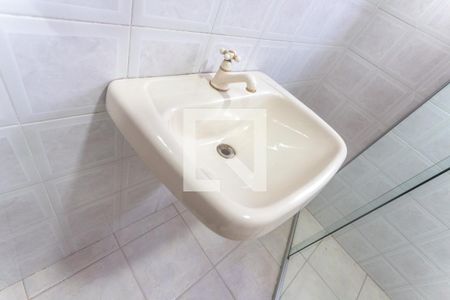 Casa à venda com 185m², 2 quartos e 2 vagasBanheiro social