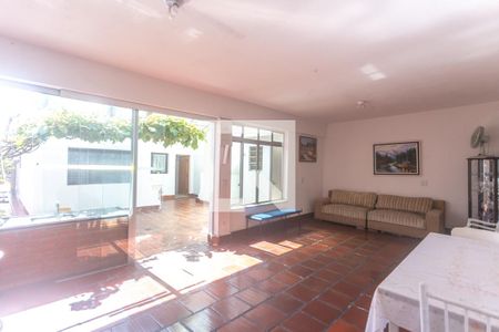 Casa à venda com 185m², 2 quartos e 2 vagasSalão