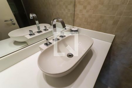 Apartamento à venda com 72m², 1 quarto e 2 vagasBanheiro