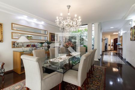 Casa à venda com 580m², 5 quartos e 4 vagasSala de Jantar 