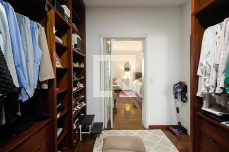 Casa à venda com 580m², 5 quartos e 4 vagasCloset Suíte 4