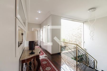 Casa à venda com 580m², 5 quartos e 4 vagasHall de Acesso aos Quartos