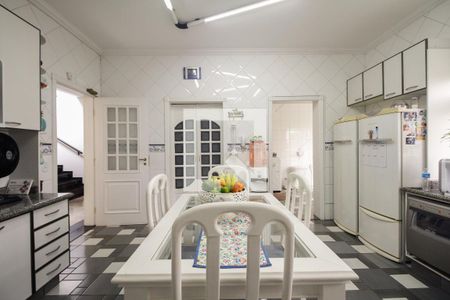 Casa à venda com 580m², 5 quartos e 4 vagasCozinha 