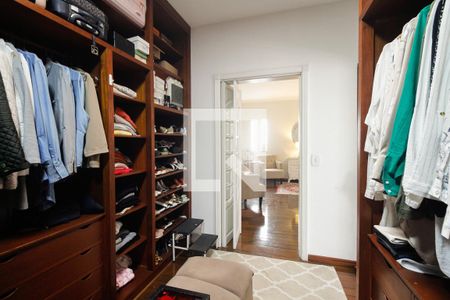 Casa à venda com 580m², 5 quartos e 4 vagasCloset Suíte 4